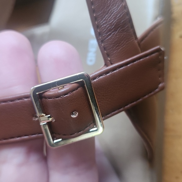 Lands' End Women's Adjustable Strappy Flat Cognac Sandals, Size 9 - Picture 7 of 9